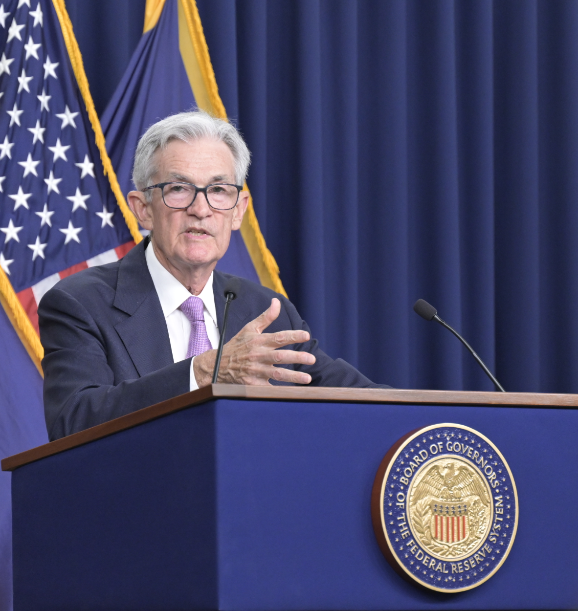 Consumer Sentiment Craters to 53.3, Inflation Expectations Decouple